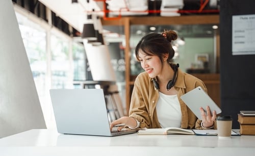 Asian small business businesswoman working on laptop computer