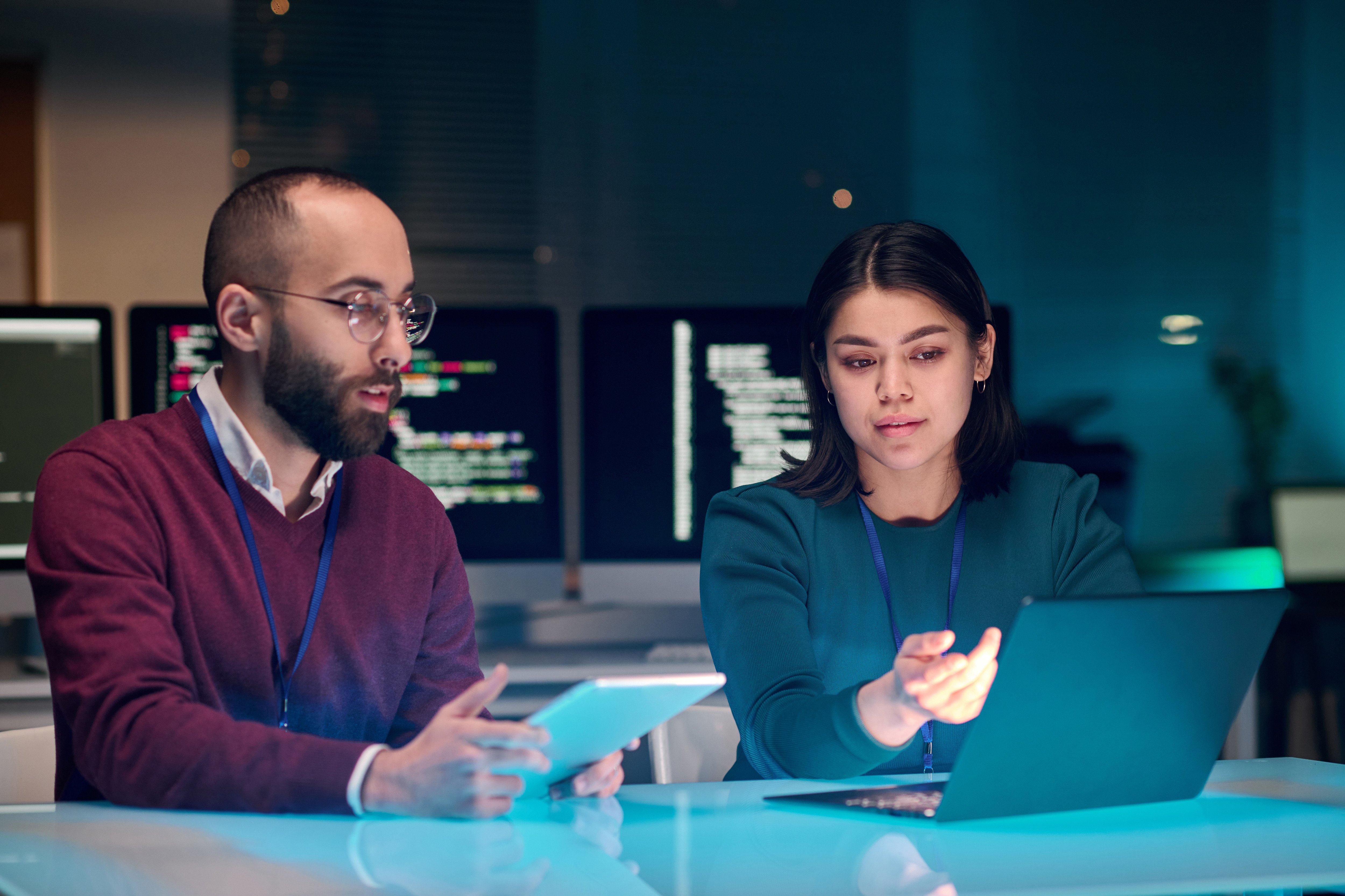 man-and-woman-discussing-the-difference-between-EDR-and-MDR image